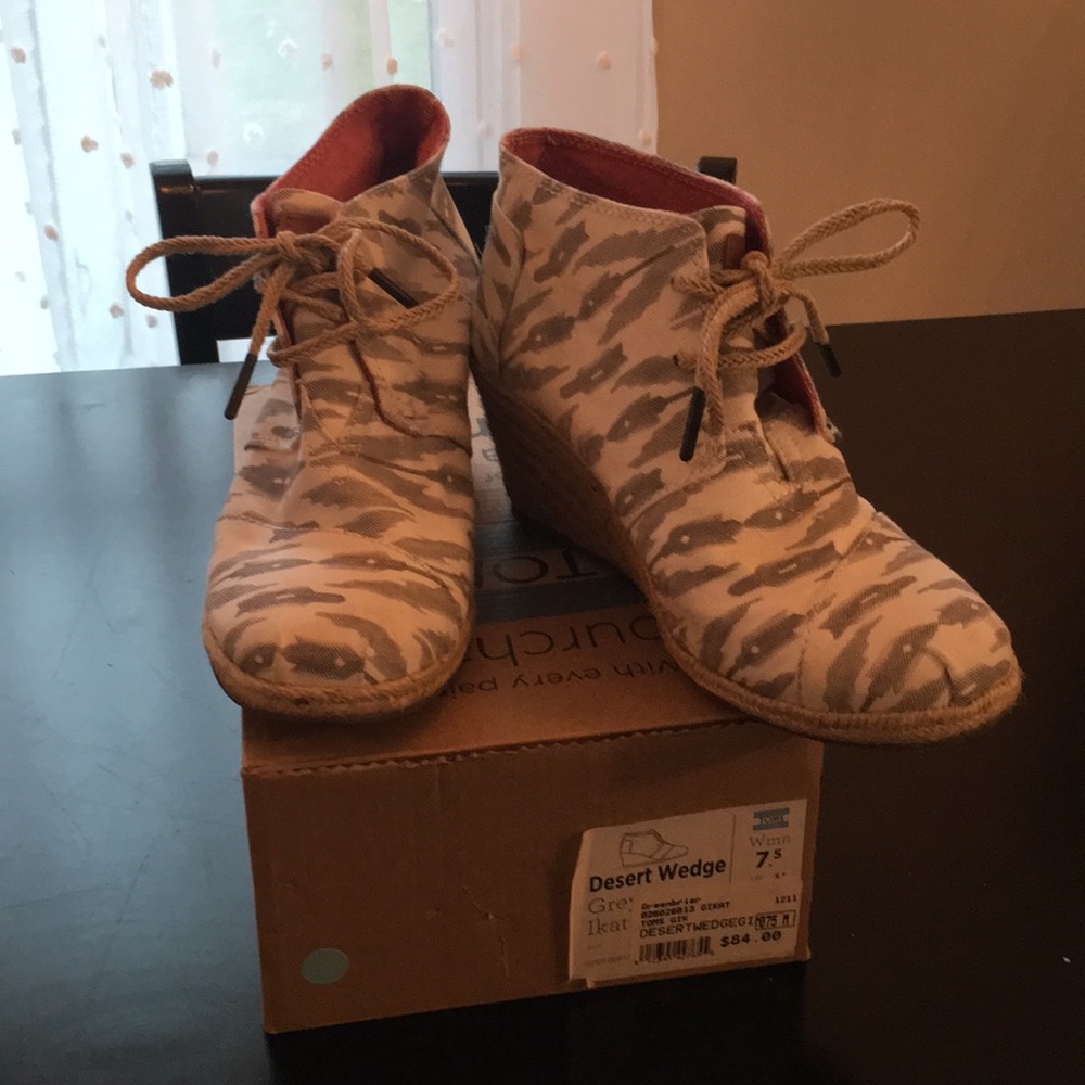 Toms Desert Wedge Booties